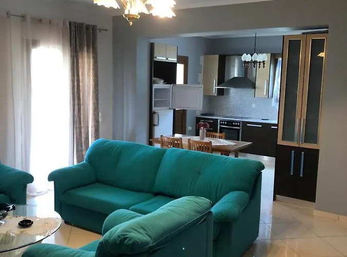 1 Bed Flat - Sleeps 4 - Garden - Parking - Wifi Διαμέρισμα