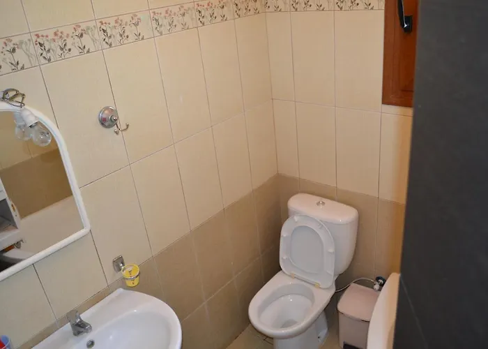 1 Bed Flat - Sleeps 4 - Garden - Parking - Wifi Apartmán